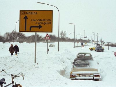 Schneekatastrophe Auffahrt zur Ledabrücke 1979